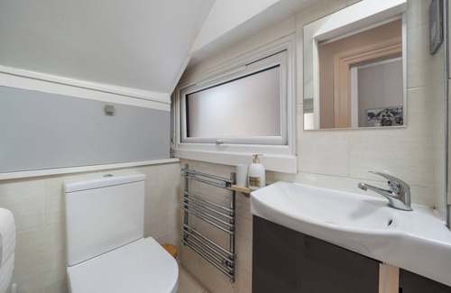 West Ealing Apartment | Elegant Modern Studio in the Heart of Ealing