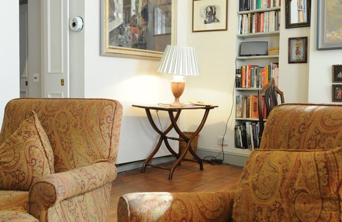 Holborn and Covent Garden Apartment | Elegant Neal Street Flat