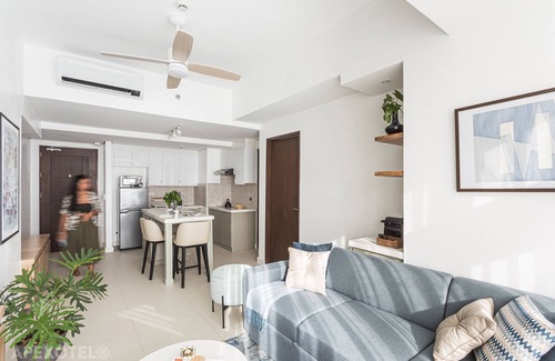 Lahug Apartment | Elegant One-Bedroom Haven with Multiple Views at Cebu IT Park