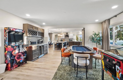 Mount Helix House | Elegant Pool Villa In Mount Helix, close to DT!