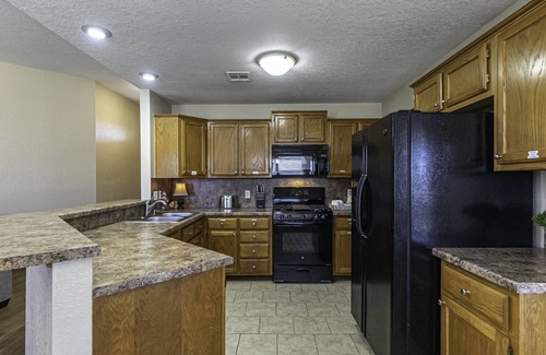 Moore House | ELEGANT REMODELED MOORE HOME 8 MILES TO OU & 15 MILES TO OKC BRICKTOWN
