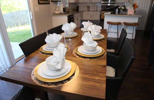 Dallas House | Elegant & Renovated Family Space-King Size Bed