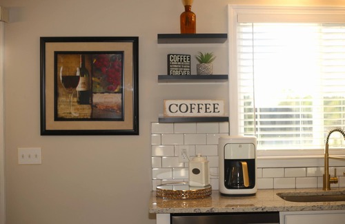 Dallas House | Elegant & Renovated Family Space-King Size Bed