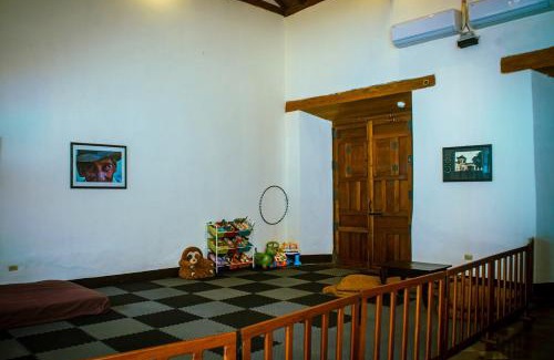 Granada House | Elegant, Romantic & Kid-Friendly Colonial Home