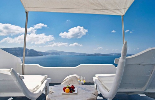 Oia Villa | Elegant Santorini Villa | Sea Breeze Villa | 1 Bedroom | Private Infinity pool.
