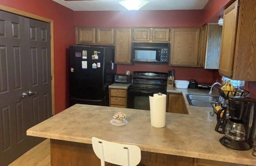 Rochester House | Elegant & Secure Family Abode Grand 4-Bedroom Retreat (Entire House)