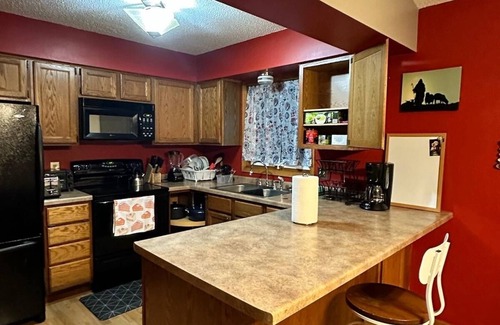 Rochester House | Elegant & Secure Family Abode Grand 4-Bedroom Retreat (Entire House)