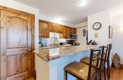 Vail Condo | Elegant, ski-in/out condo w/fireplace, fast WiFi, shared pool/hot tubs/laundry