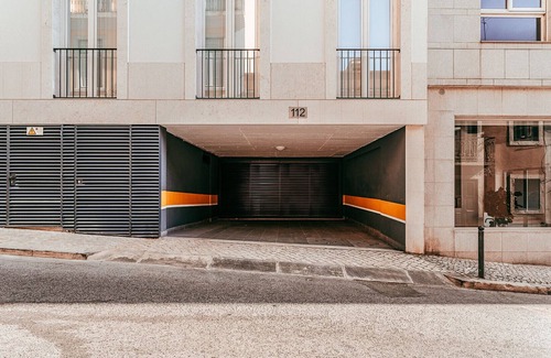 Santa Isabel Apartment | Elegant & Sophisticated Campo Ourique by GT House