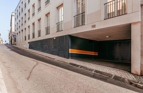 Santa Isabel Apartment | Elegant & Sophisticated Campo Ourique by GT House