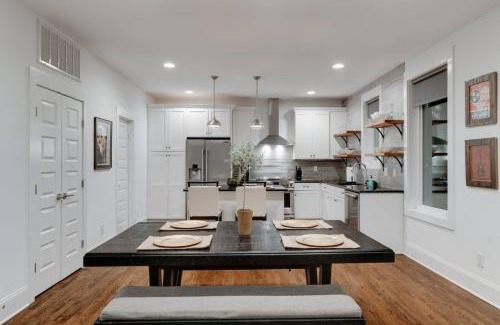 Eighth Avenue House | Elegant Townhouse Near Broadway