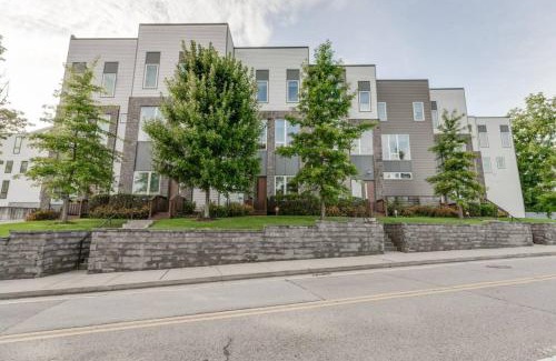 Eighth Avenue House | Elegant Townhouse Near Broadway