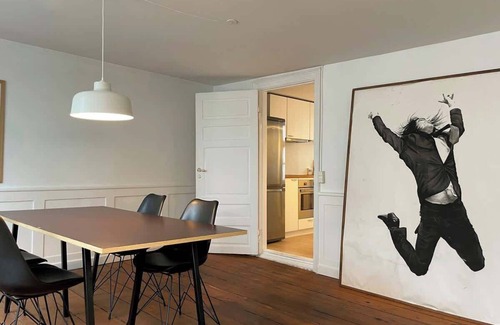 Indre By Apartment | Elegant Townhouse - Steps from Amalienborg