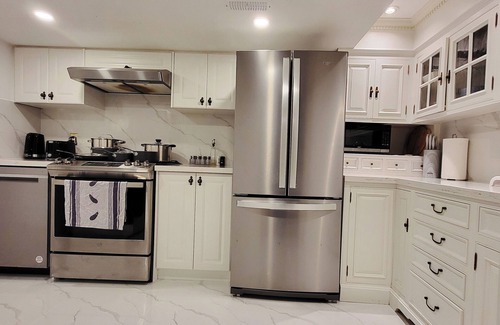 East Credit House | Elegant Unit like Cottage in City Center w/Movie Theater-Near Toronto Airport