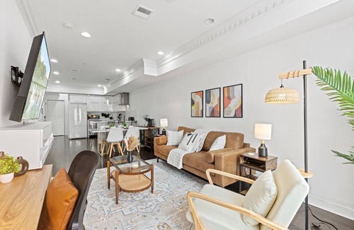 Center City Apartment | Elegant Urban Retreat in the Heart of Center City