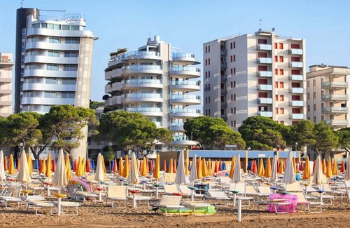 Lignano Pineta Villa | Elegant villa with generous outdoor space