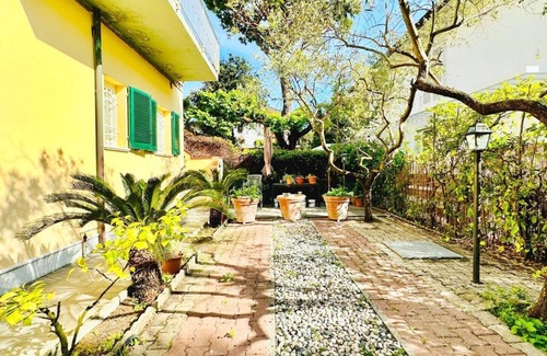 Forte dei Marmi House | Elegant Villa Apartment with Garden – Just Steps from the Sea – Forte dei Marmi