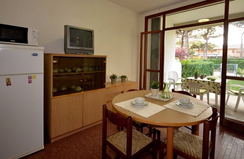 Bibione Lido dei Pini Villa | Elegant villa with large fenced garden