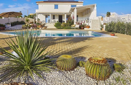 Petrosino Villa | Elegant villa with pool in Sicily/Modern furnishings in the bright rooms/Immersed in the green viney