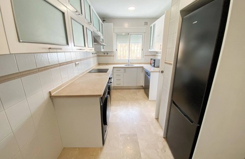 Nervion House | Elegant villa with Private Pool in Nervión close to metro, perfect for groups