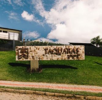 Rancho Queimado House | Elegante bangalô de campo 1- Taquaras Huts