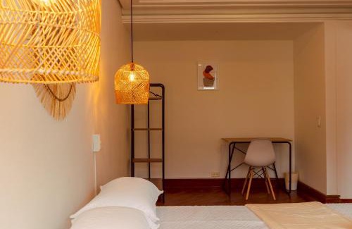 El Castillo Apartment | Elegante habitación baño compartido en Poblado-B11