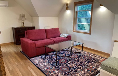 Eugene Apartment | Elegantly appointed guest apartment on beautiful farm estate in west Eugene.