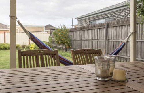 Keilor Park Apartment | Elena’s Cottage