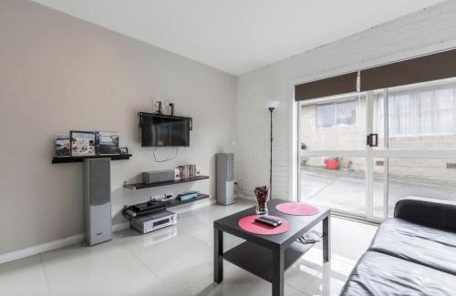 Keilor Park Apartment | Elena’s Cottage
