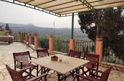 Esperion Apartment | ELENI'S TRADITIONAL HOUSE IN AGRAFI