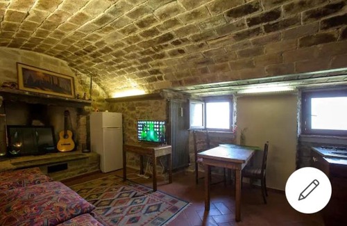 Montecatini Val di Cecina Apartment | Elettra Flower