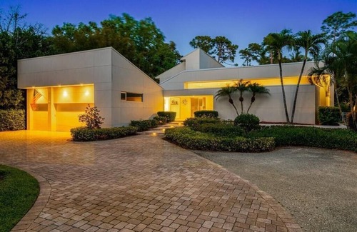 Villas House | Elevated Modern Living coupled with first-class amenities.