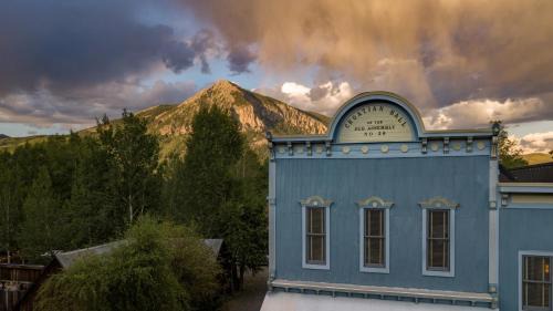 Crested Butte Resort | Eleven Scarp Ridge Lodge
