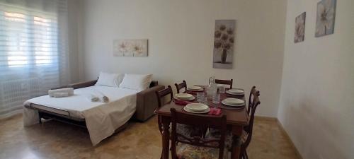 Marghera Apartment | Elisa Apartment 12 minutes from Venice, free Wi-Fi included