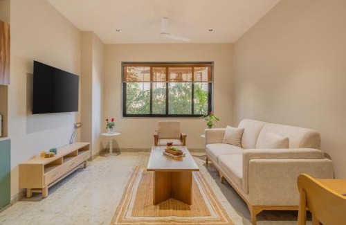 Saipem Apartment | ELIVAAS 1 BHK with Jacuzzi & Lift - Kamerios Brisa