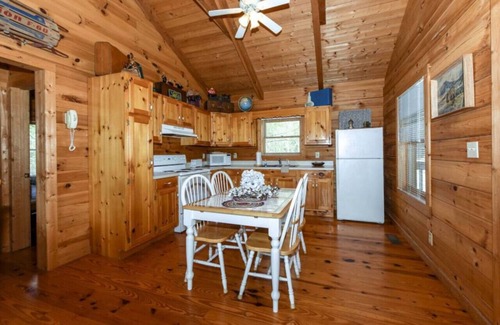 Townsend Cabin | “Elk Summit” Log Cabin* Awesome VIEWS!