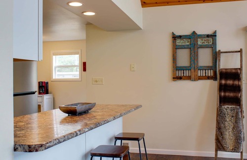 Oxford House | Elkhorn Lodge on Lake McGinnis Near Wisconsin Dells