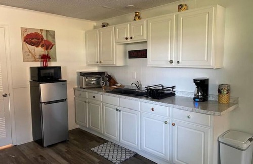 Harkers Island Apartment | Ell's Room