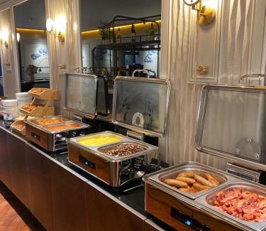 Earl's Court Hotel | Ellen Kensington