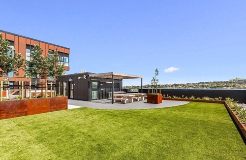 Greenlane - Ellerslie Apartment | Ellerslie Escape: 2BR + Balcony by Zodiak Stays