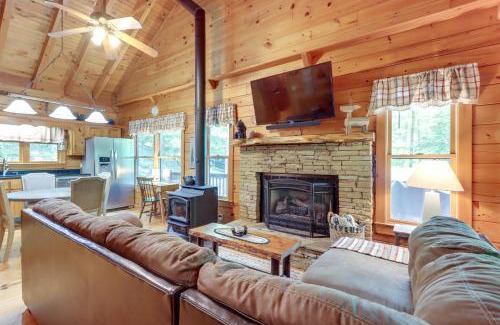Ellijay House | Ellijay Cabin with Deck and Hot Tub!
