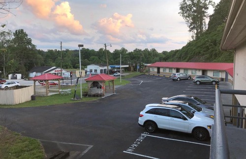 Ellijay Hotel | Ellijay Inn - Downtown Ellijay