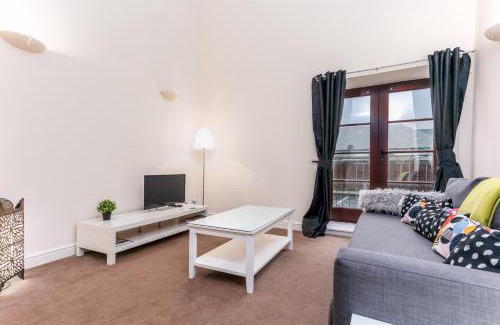 Ayr Apartment | Elliot Suite No 1 - Donnini Apartments