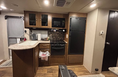 Round Top House | Elm Grove Camper- Less than 3 miles from Round Top proper