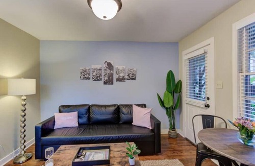 Midtown Apartment | Elvis Revival in Fabulous Midtown Memphis