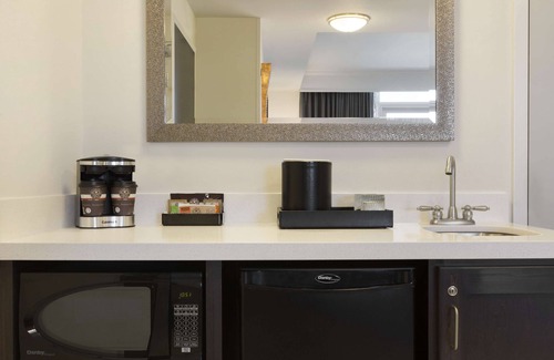 Greenville Downtown Hotel | Embassy Suites by Hilton Greenville Downtown Riverplace