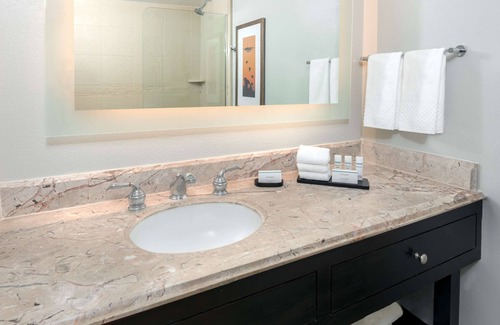 Park Central Hotel | Embassy Suites by Hilton Dallas Park Central Area