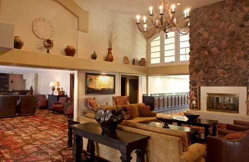 Flagstaff Hotel | Embassy Suites by Hilton Flagstaff