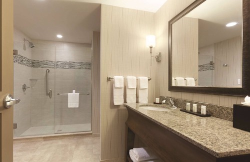 Saratoga Springs Hotel | Embassy Suites Saratoga Springs