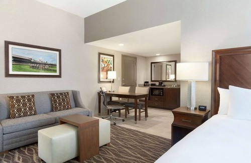 Saratoga Springs Hotel | Embassy Suites Saratoga Springs